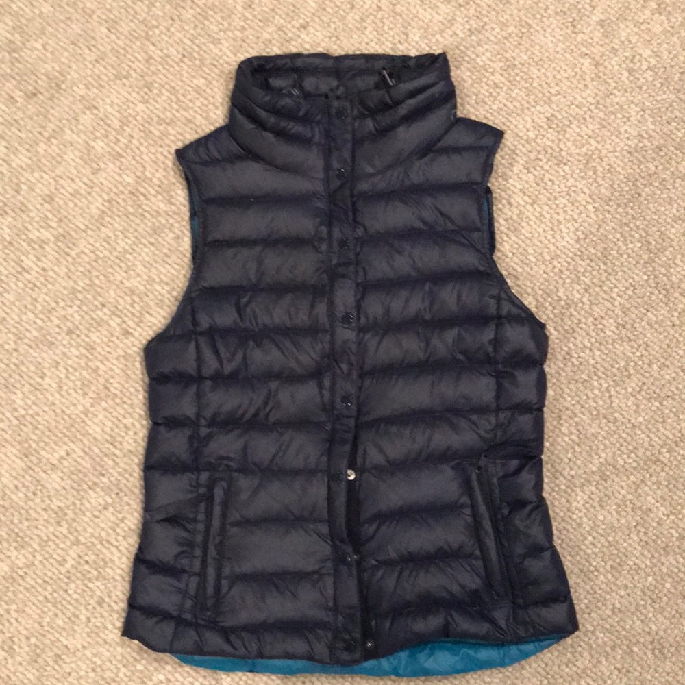 Women’s navy Gap puffer vest.
